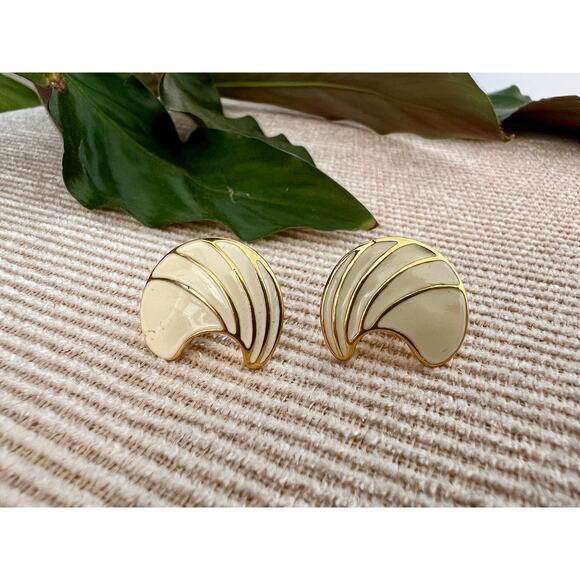 Vintage Mod White & Gold Crescent Shaped Earrings, Stud Costume Earrings - Picture 1 of 8